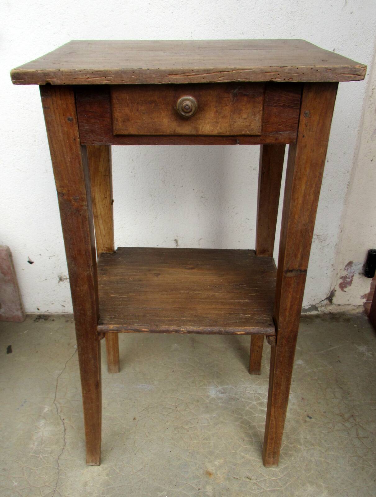 Toute petite table d'appoint