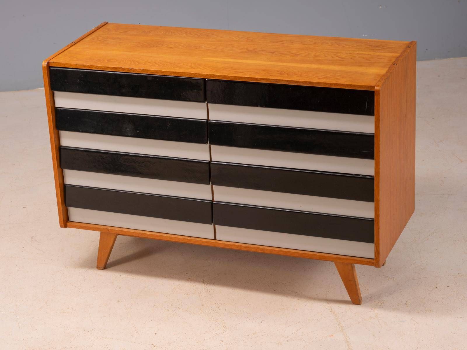 Buffet des années 50 modèle U453 par Jiří Jiroutek pour Interier Praha, années 1960, Tchécoslovaquie, 110 × 45 × 75 cm