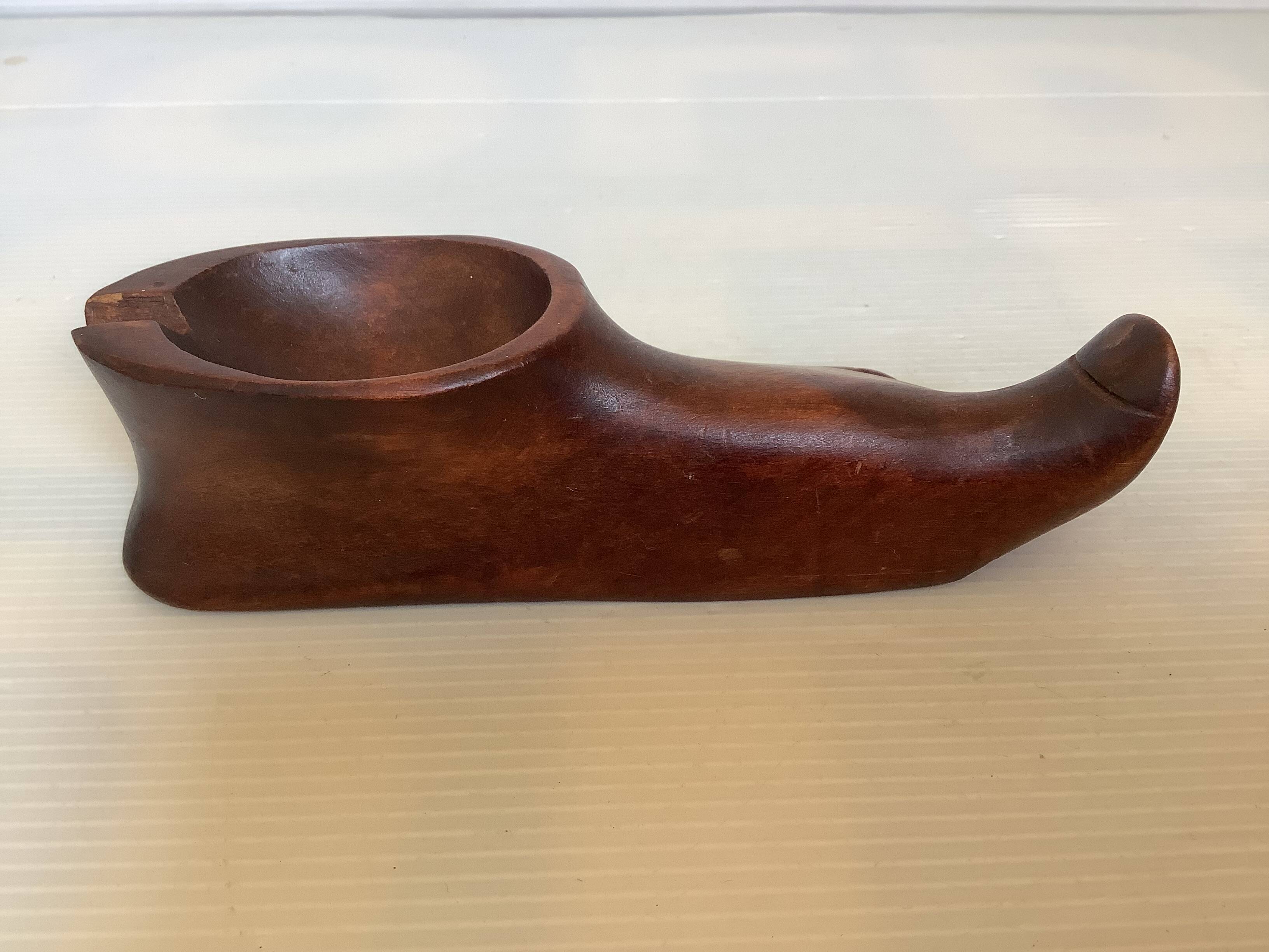 Wooden ashtray empty pocket ring sizer