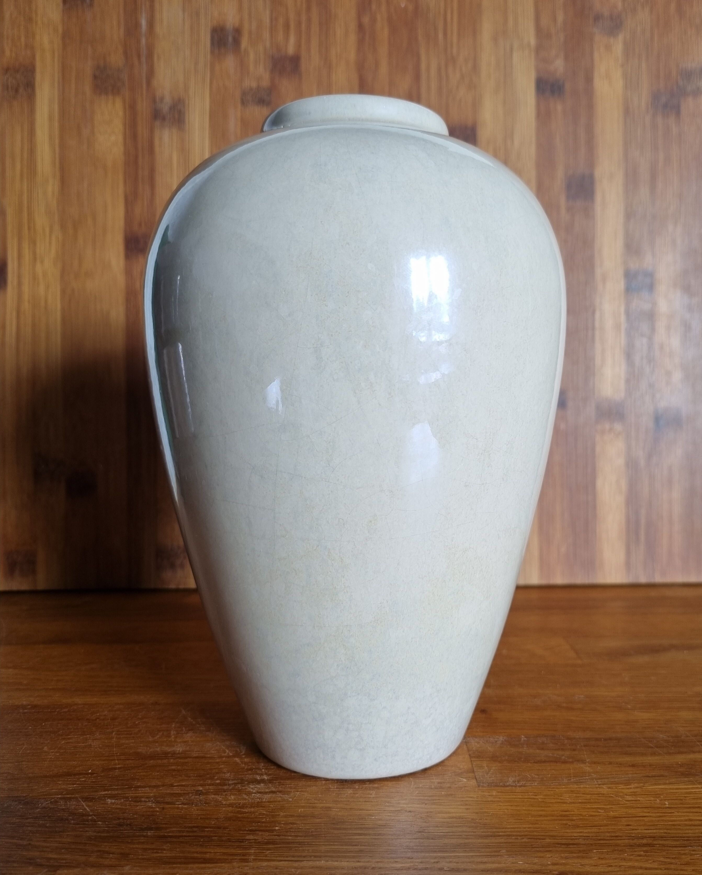 Vintage vase Art Deco style beige iridescent