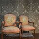 Paire de fauteuils de style Louis XVI en noyer