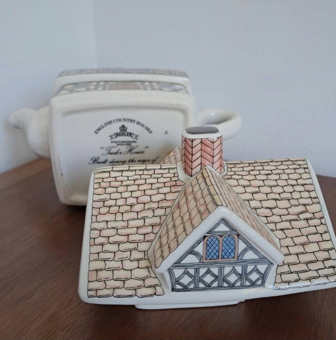 Théière anglaise  tudor house Années 1990
