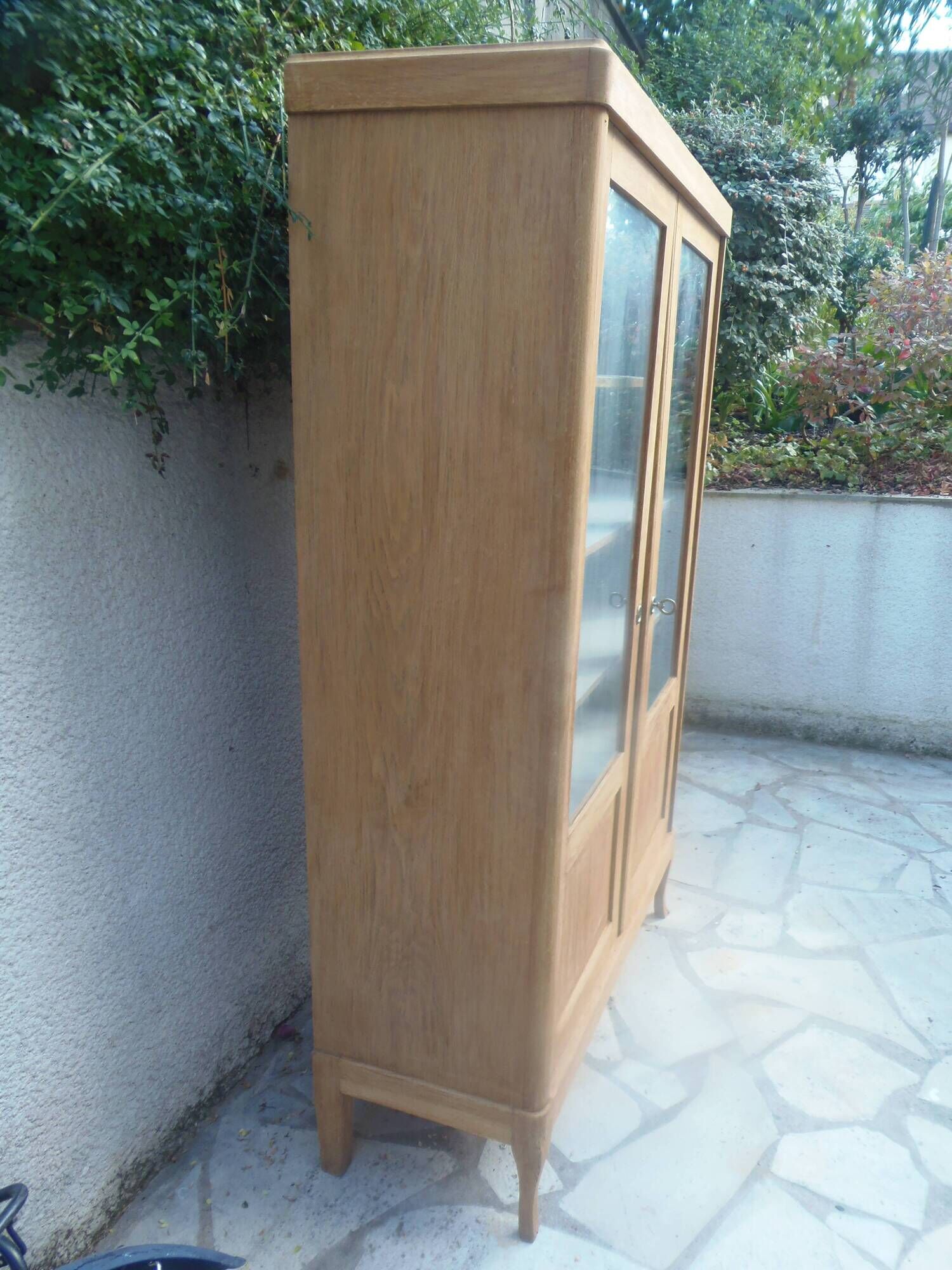 Charming vintage display cabinet from the 1950s in natural wood.