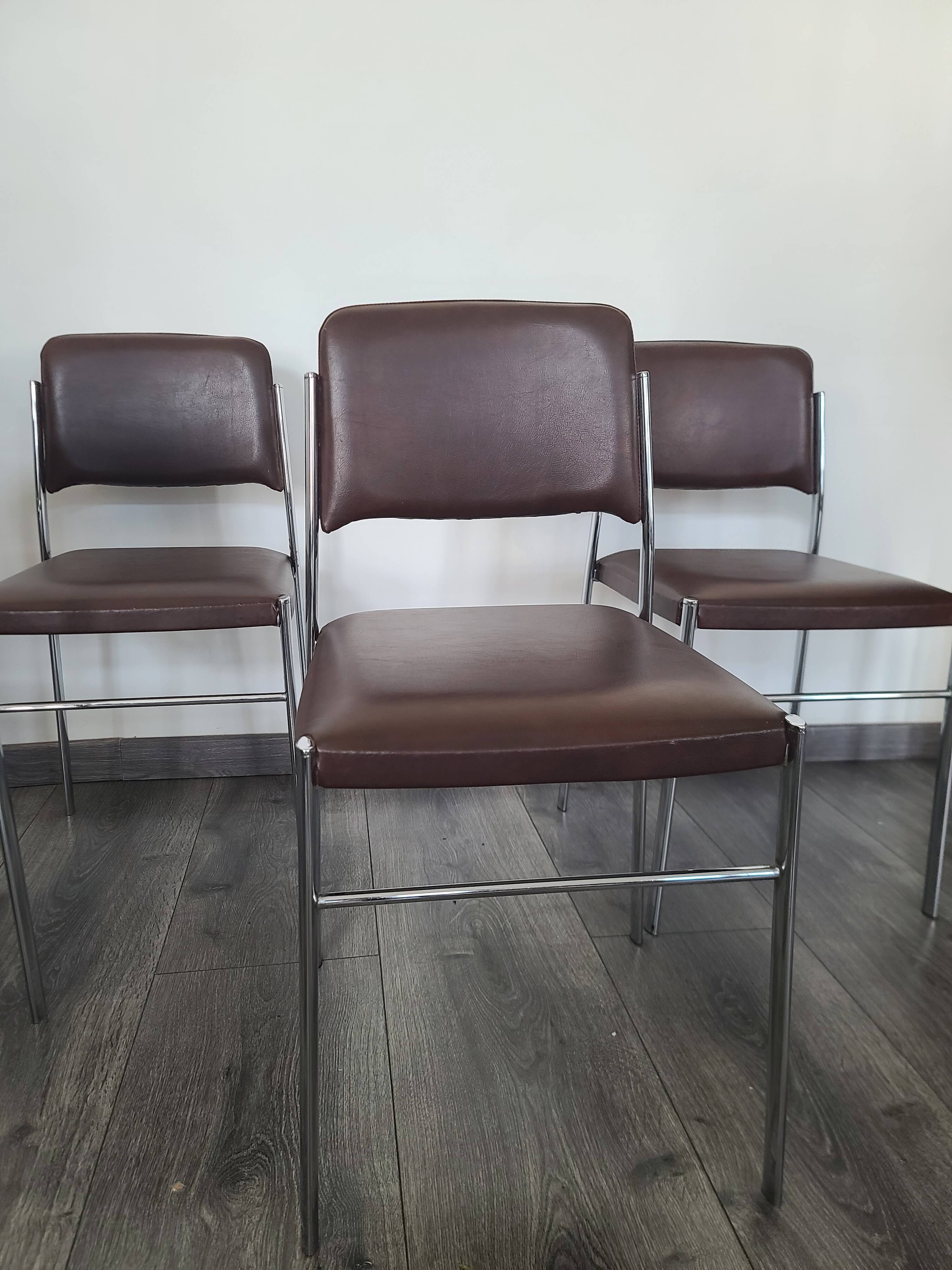 Lot de 4 chaises fauteuil en skaï marron année 1970