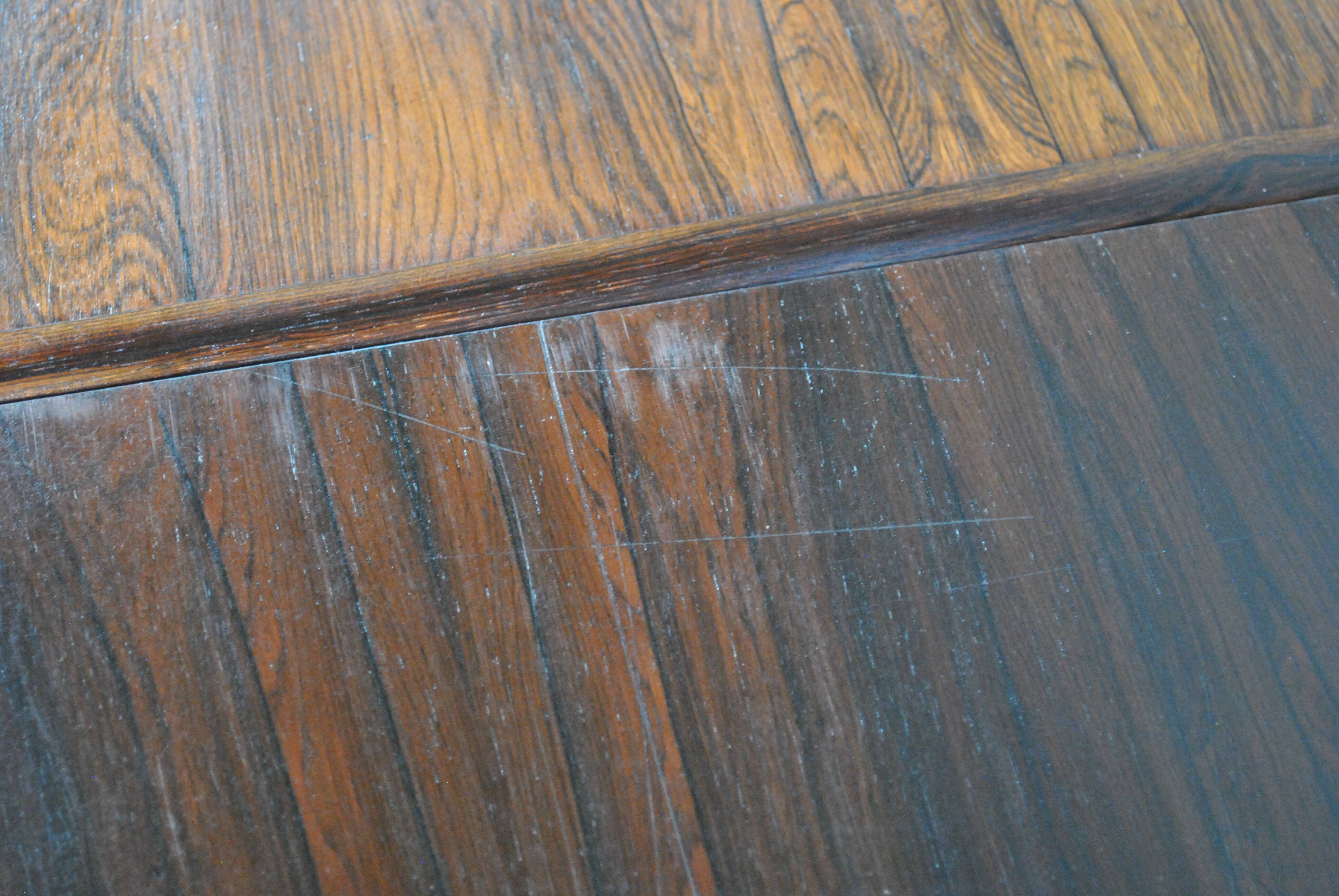 Extendable rosewood dining table year 60