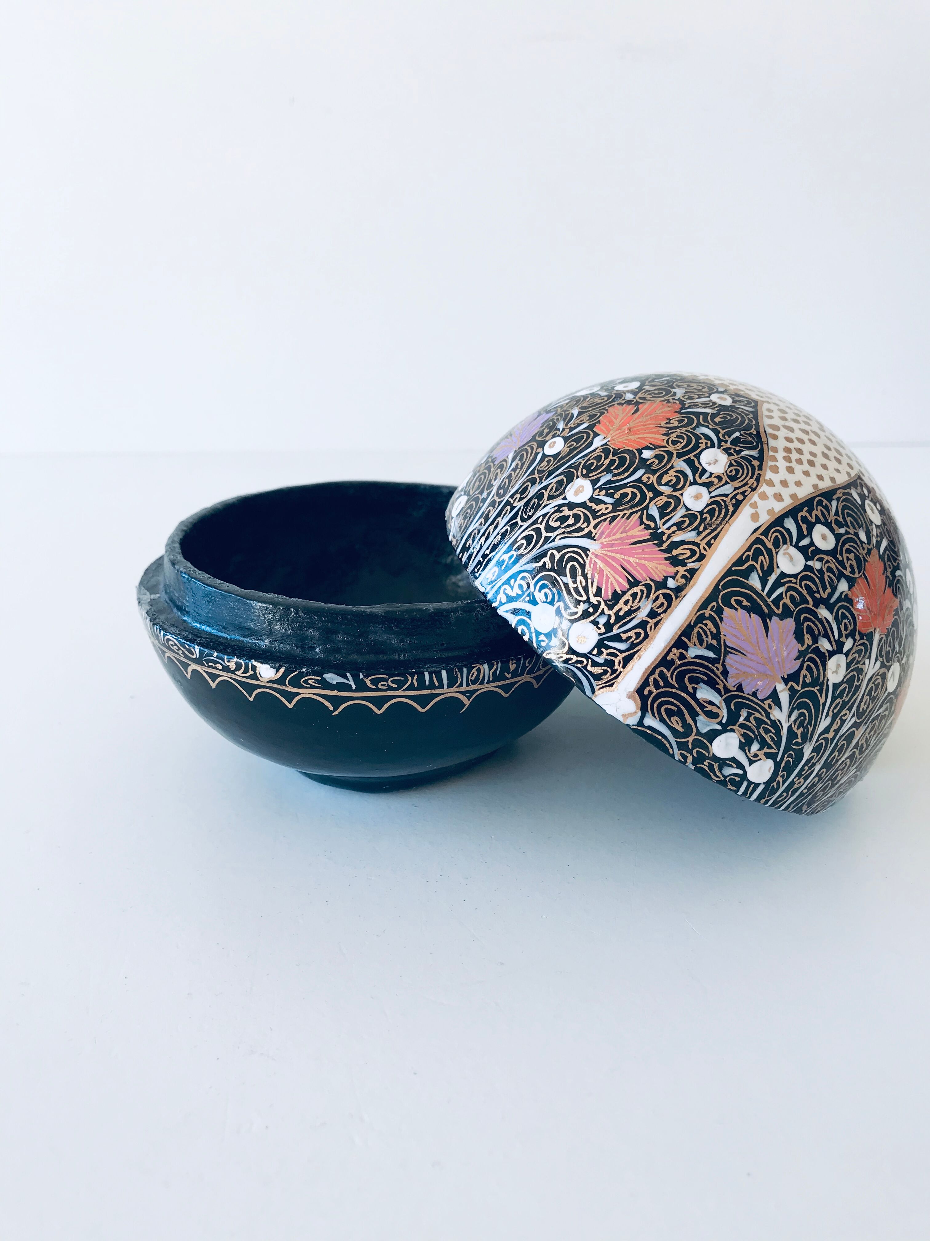 Decorative round box