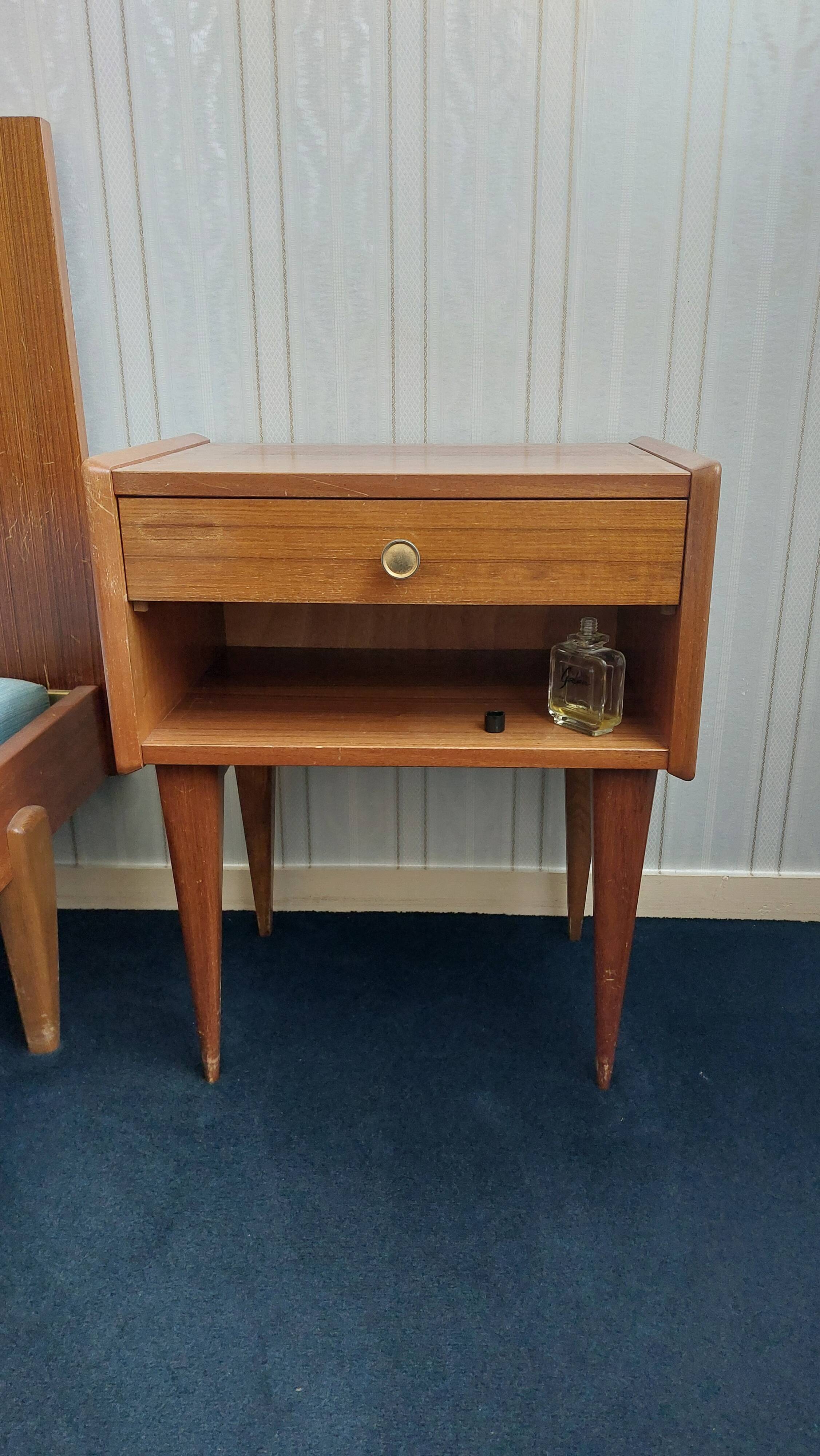 bed 90 and bedside table