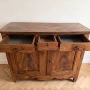 Buffet ancien en bois massif