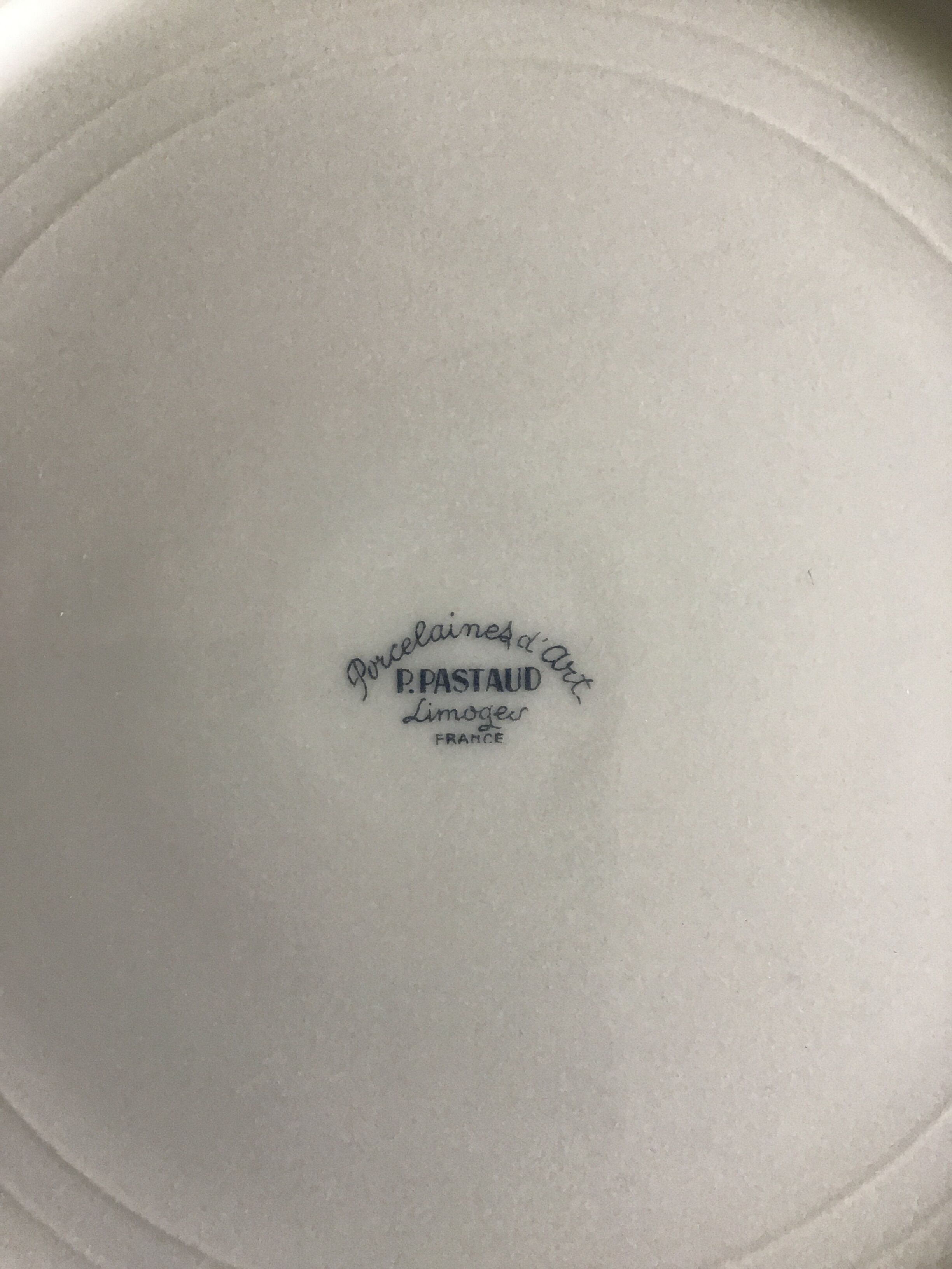6 flat porcelain plates
