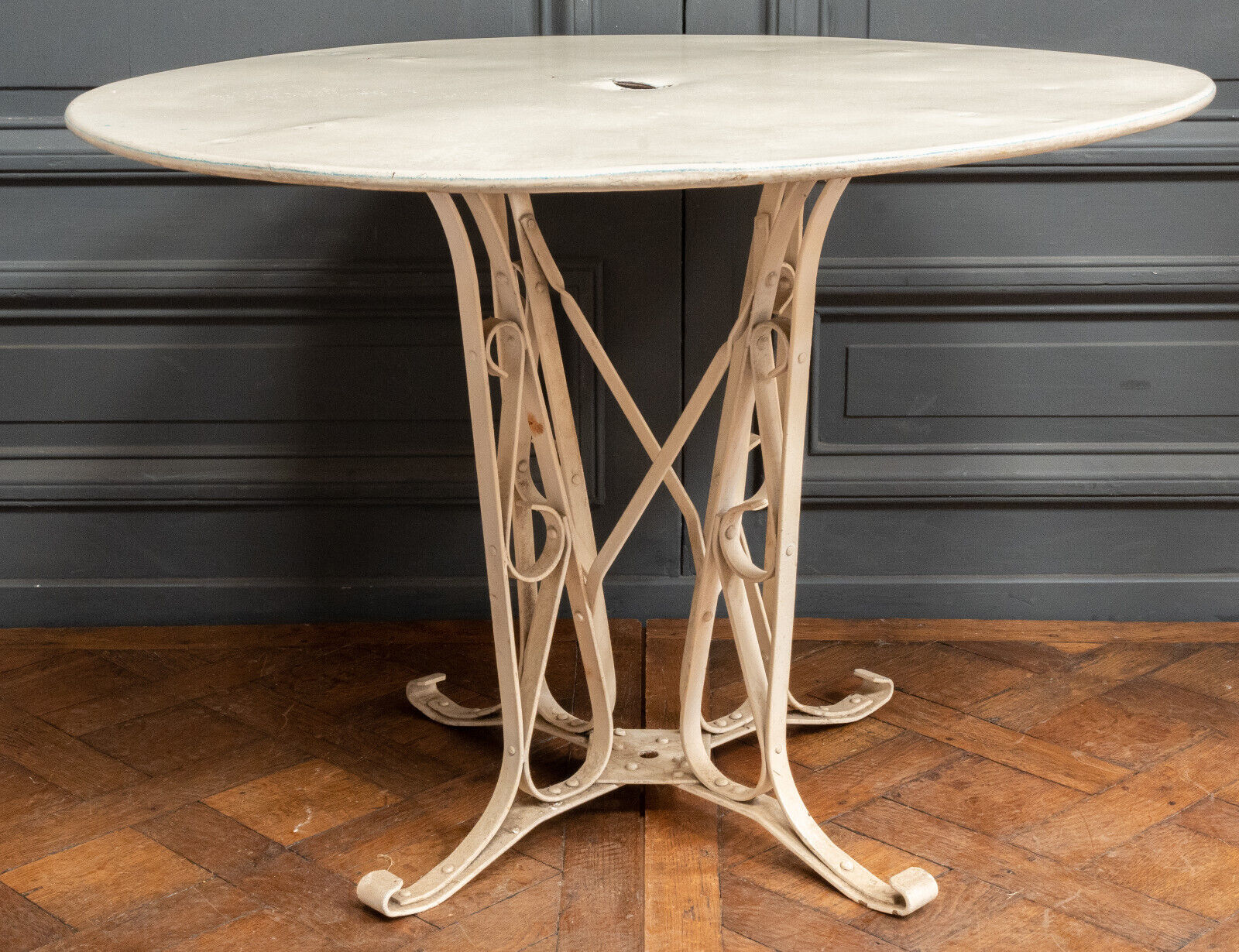 Table in painted sheet metal garden furniture ironwork 1950 base