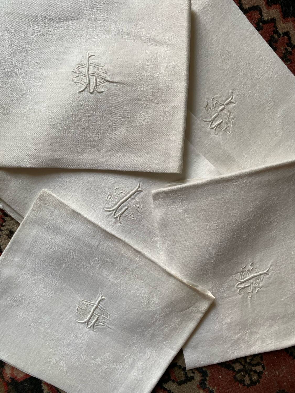 6  serviettes de table en fil de coton damassé blanc monogramme SL.