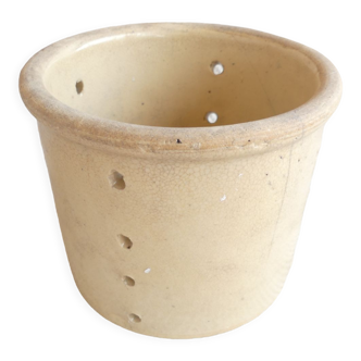 Ancien pot fabrication de faisselle