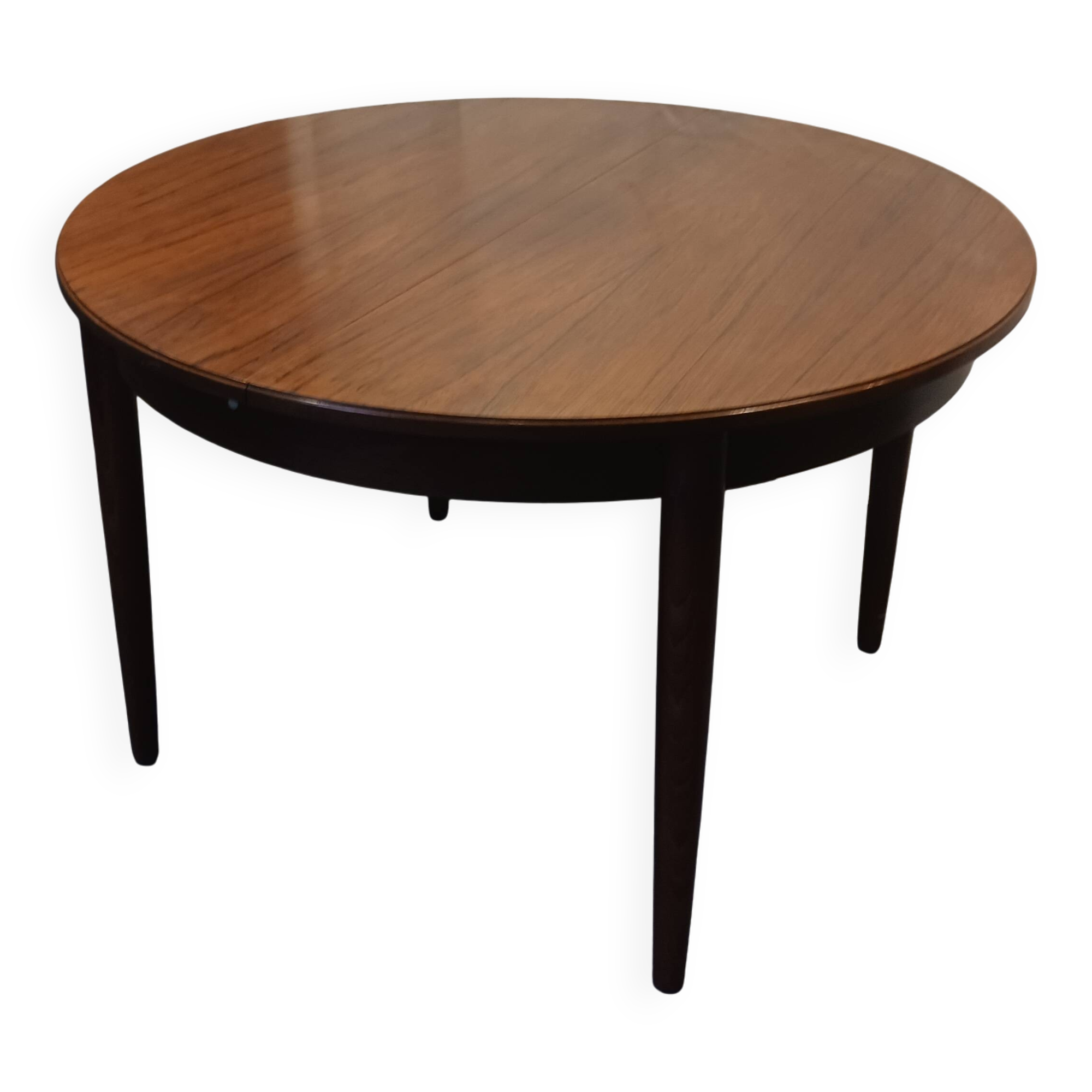 Scandinavian round table
