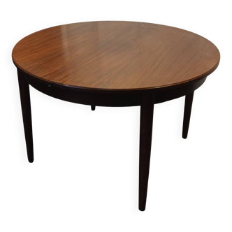 Scandinavian round table