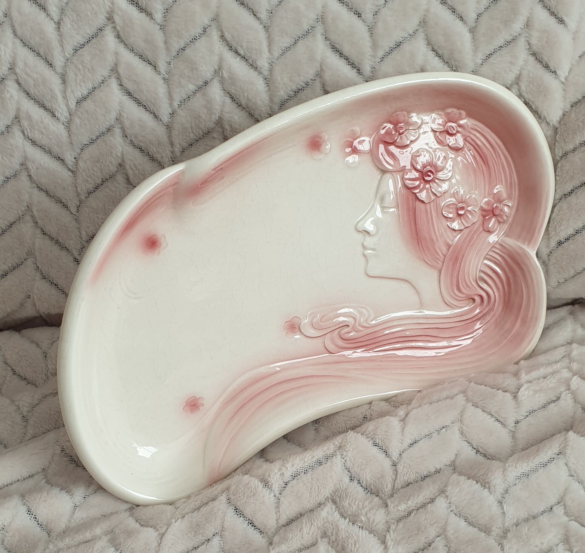 Beautiful plate under pink cup "art nouveu"