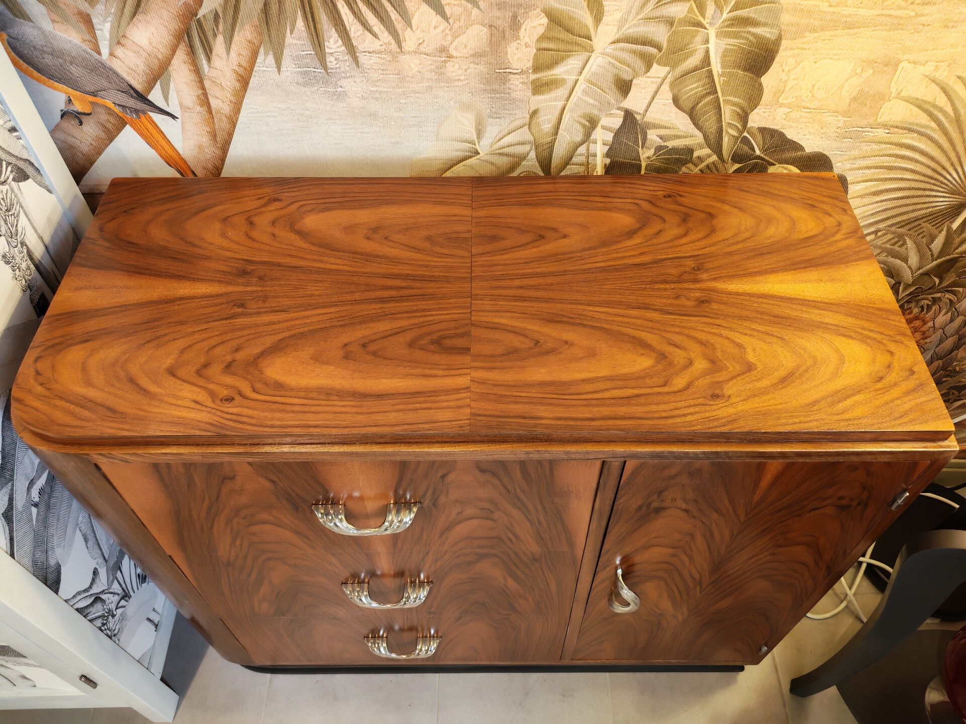 Art Deco bar furniture