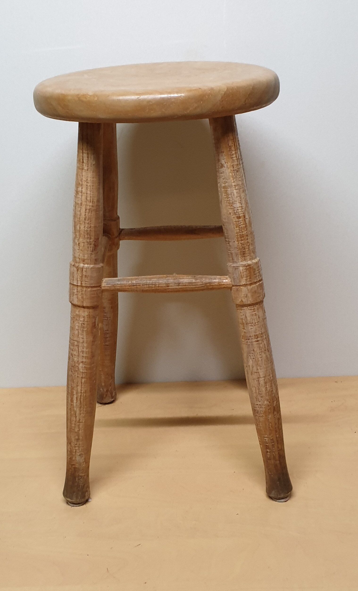 Tabouret vintage en bois