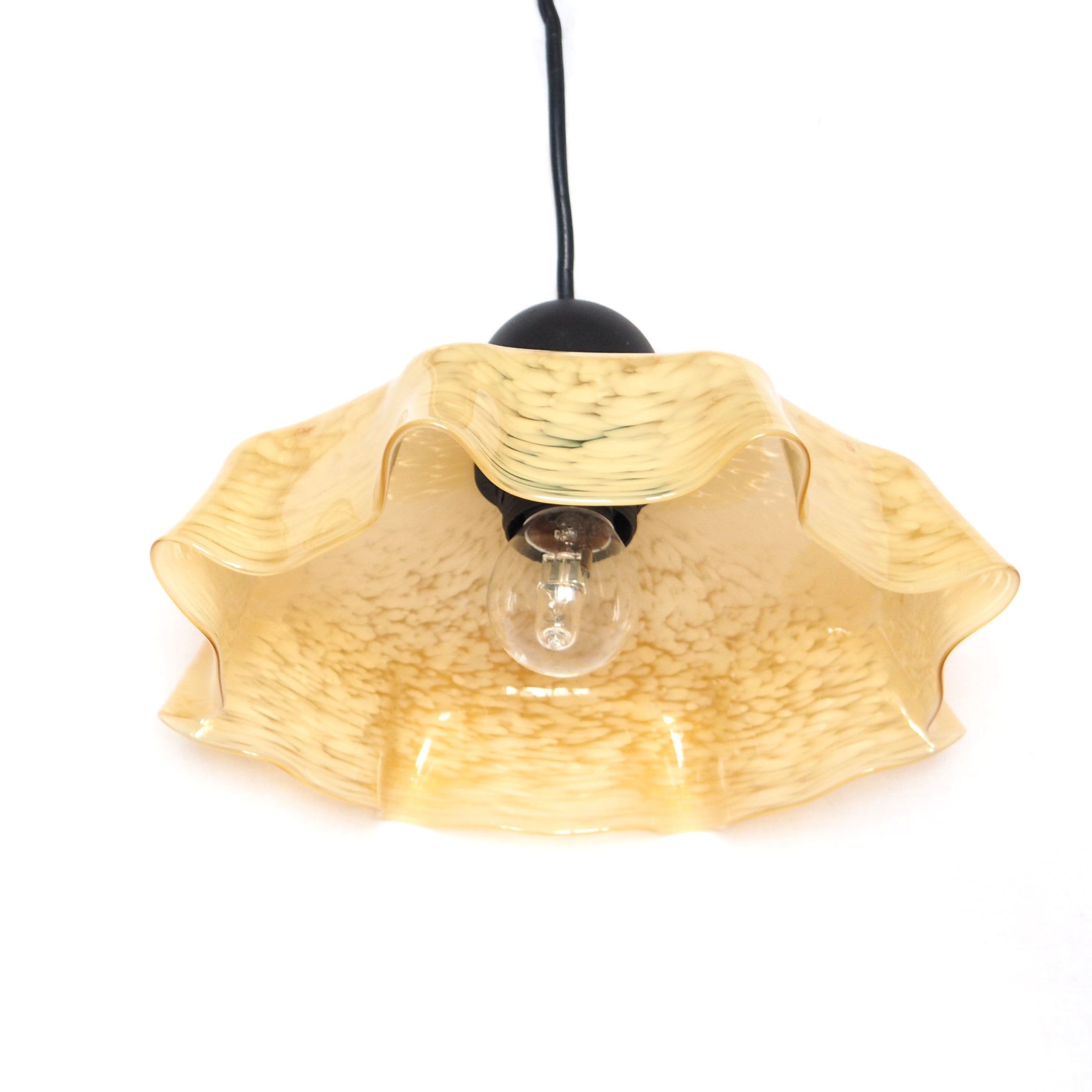 Yellow handkerchief suspension Clichy