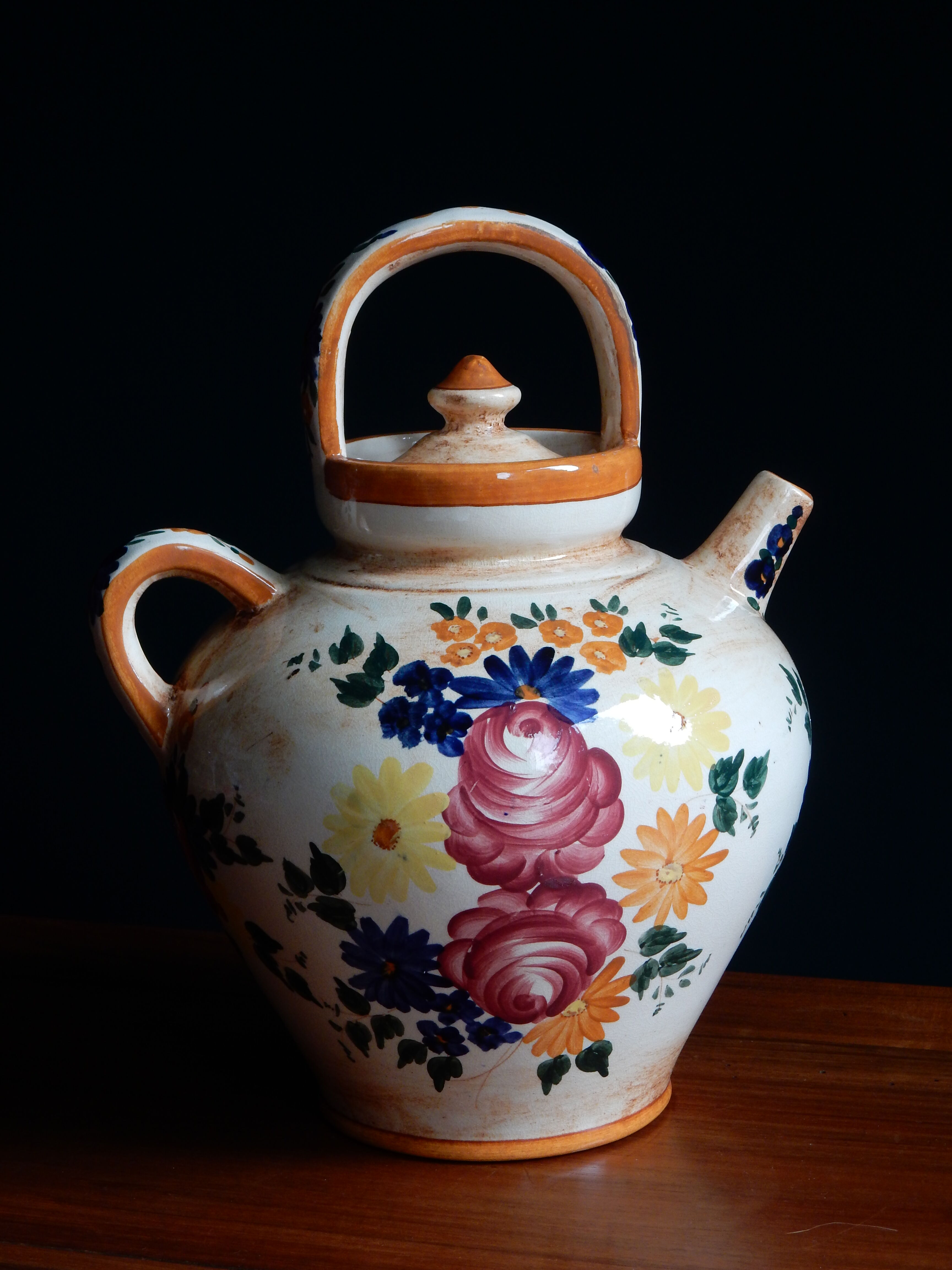 Hand-painted gargoulette floral motif