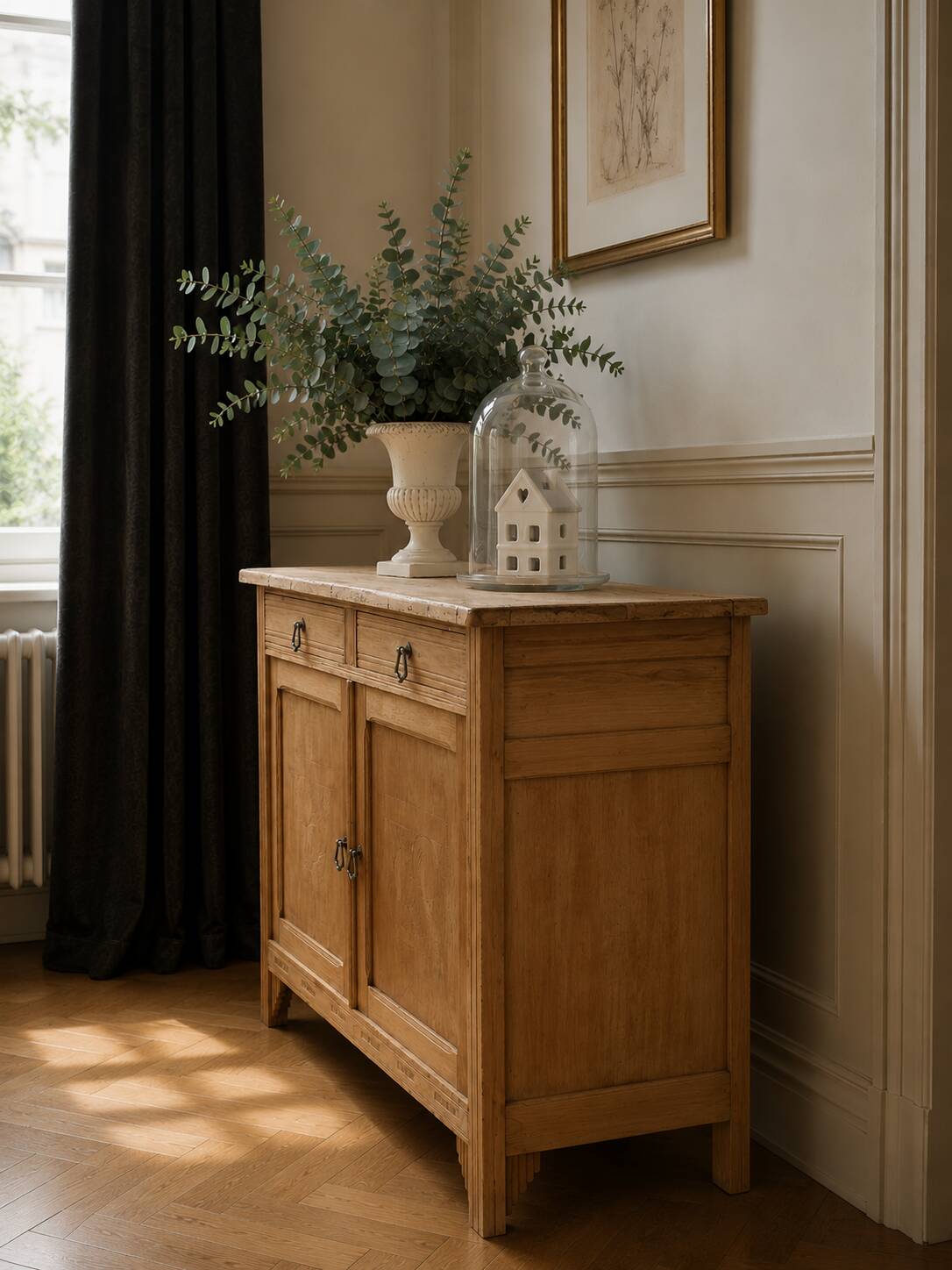 Buffet Art Déco en bois naturel, charme authentique.