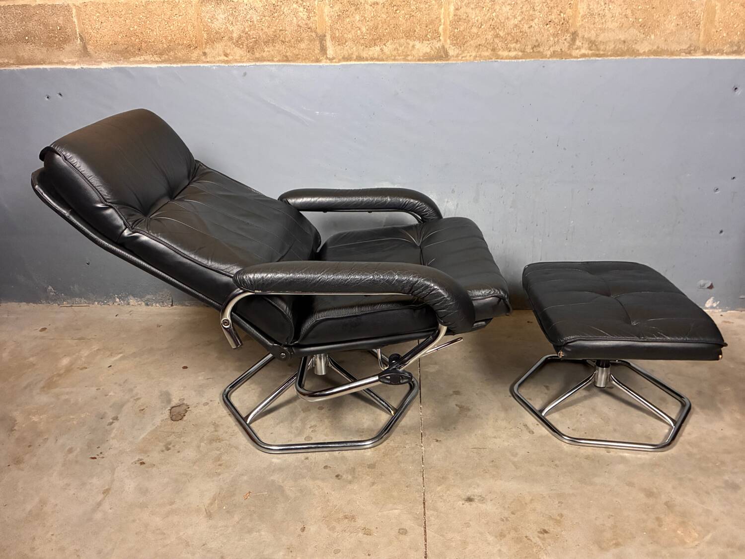 Unico Danish design chrome hocker leather  recliner