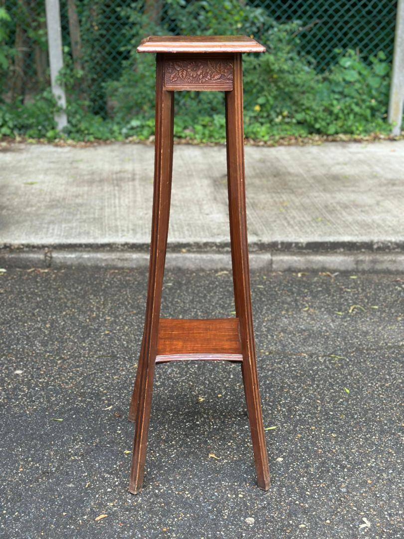 Art Nouveau shelf unit in solid wood from the 20th century.