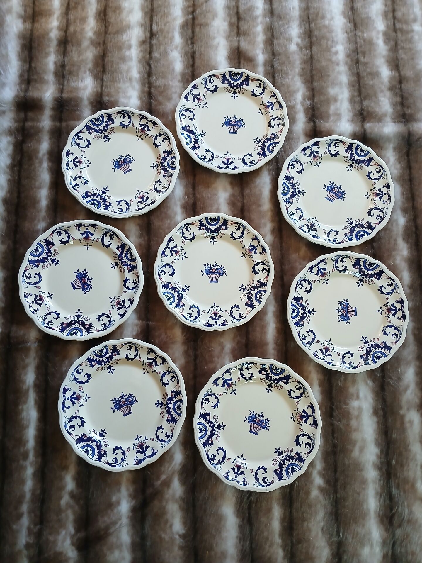 8 flat plates in Longchamp ironstone