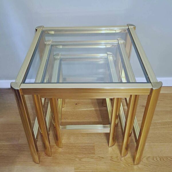 Table gigogne en laiton doré