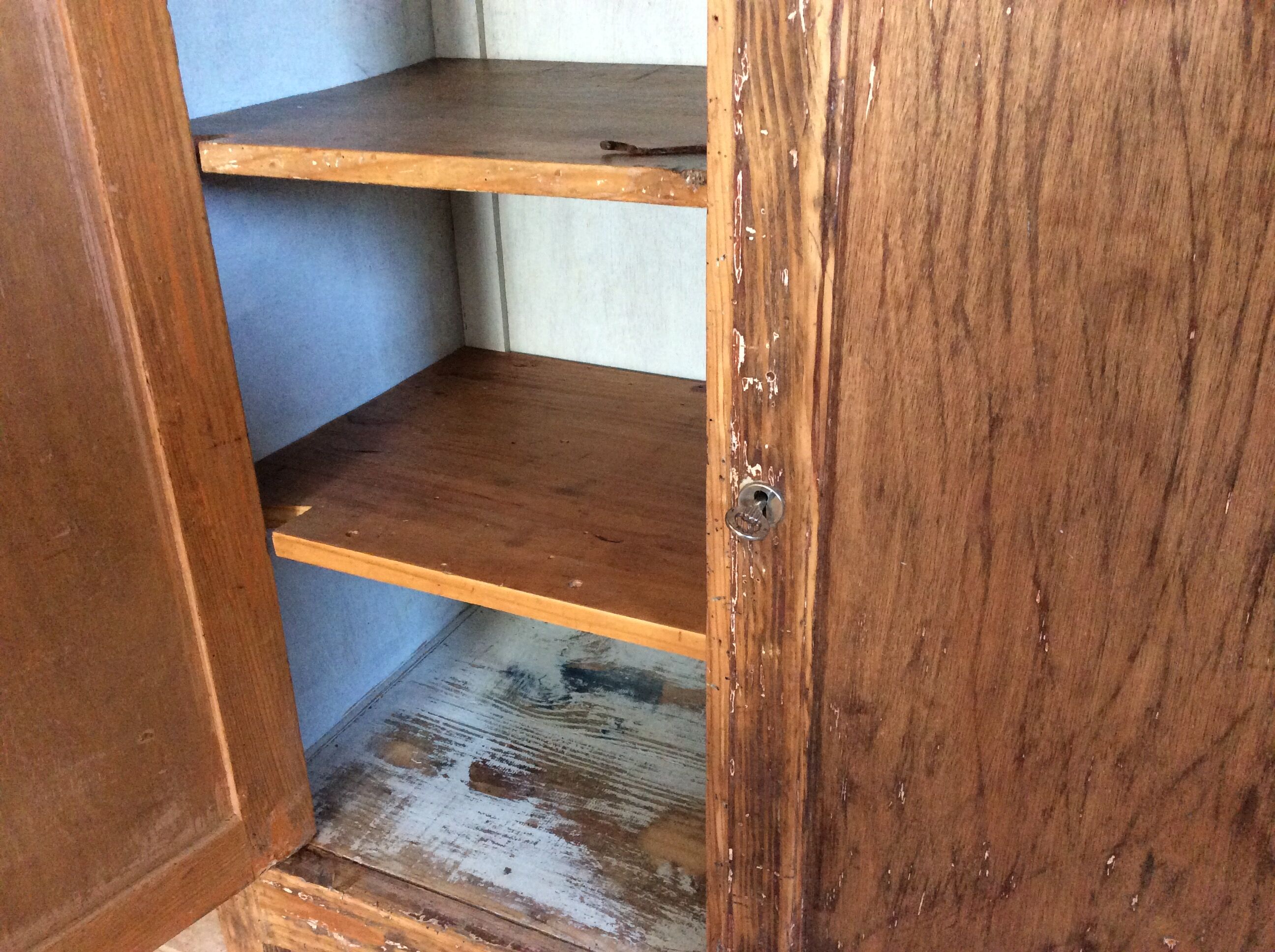 Parisian buffet two drawers two shelves and lock