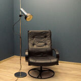 Modern armchair in black leather Gota Mobler