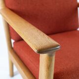 Easy chair in oak red wool fabric designed by Hans J. Wegner and manufactured by Getama in the 1960s