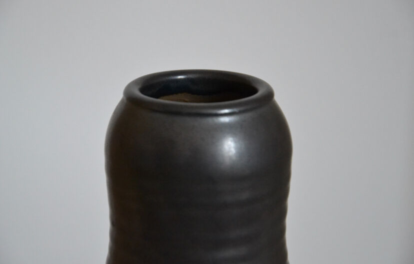 Matte black vase Japandi style - minimalist