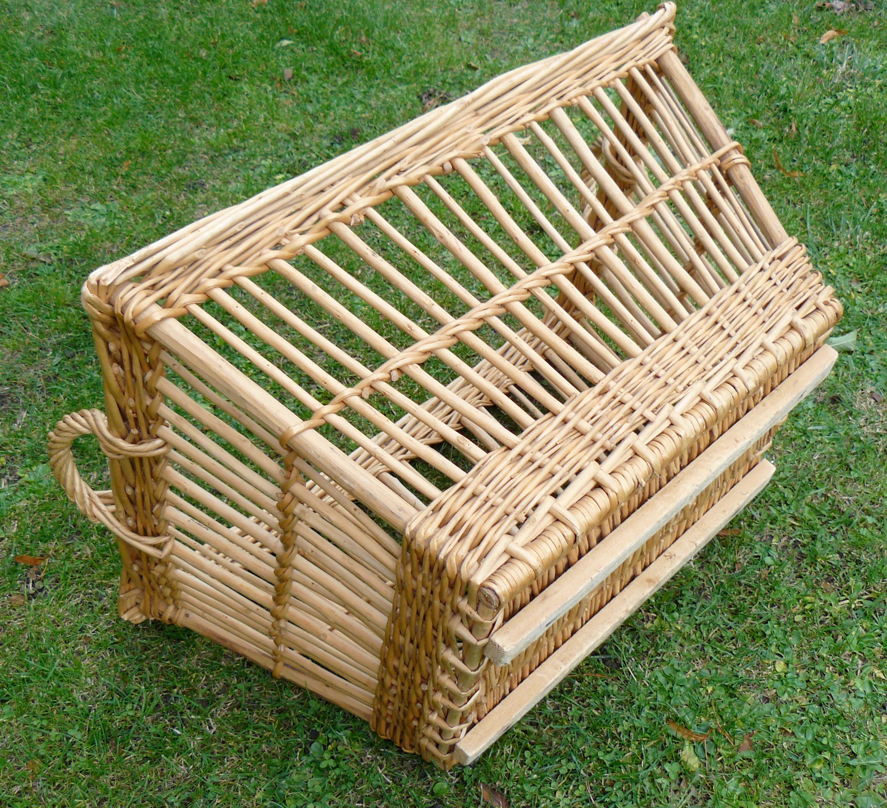 Rectangular basket in old rattan