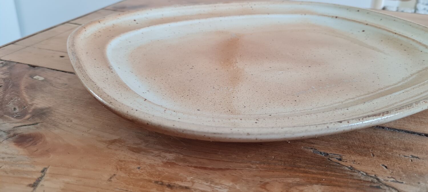 Serving dish in Marais sandstone