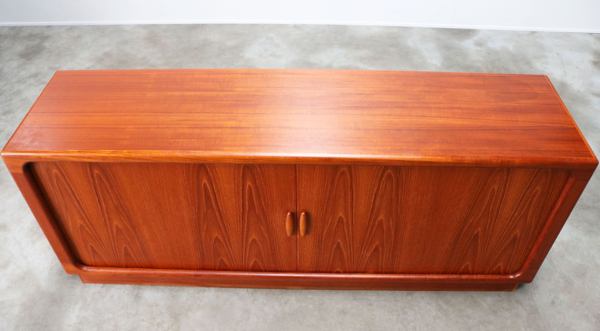 Crédence en teck à portes tambour de Dyrlund Danemark 1950s