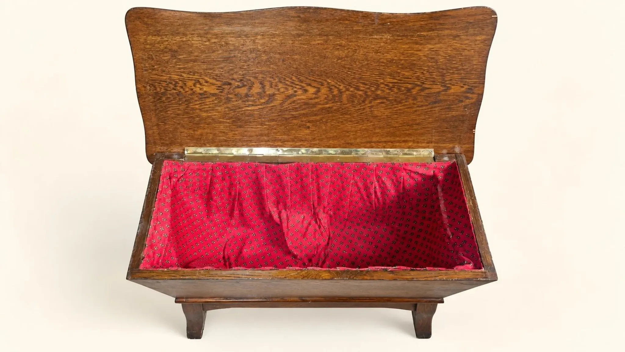 English oak Arts & Crafts chest – sabre legs, red lining