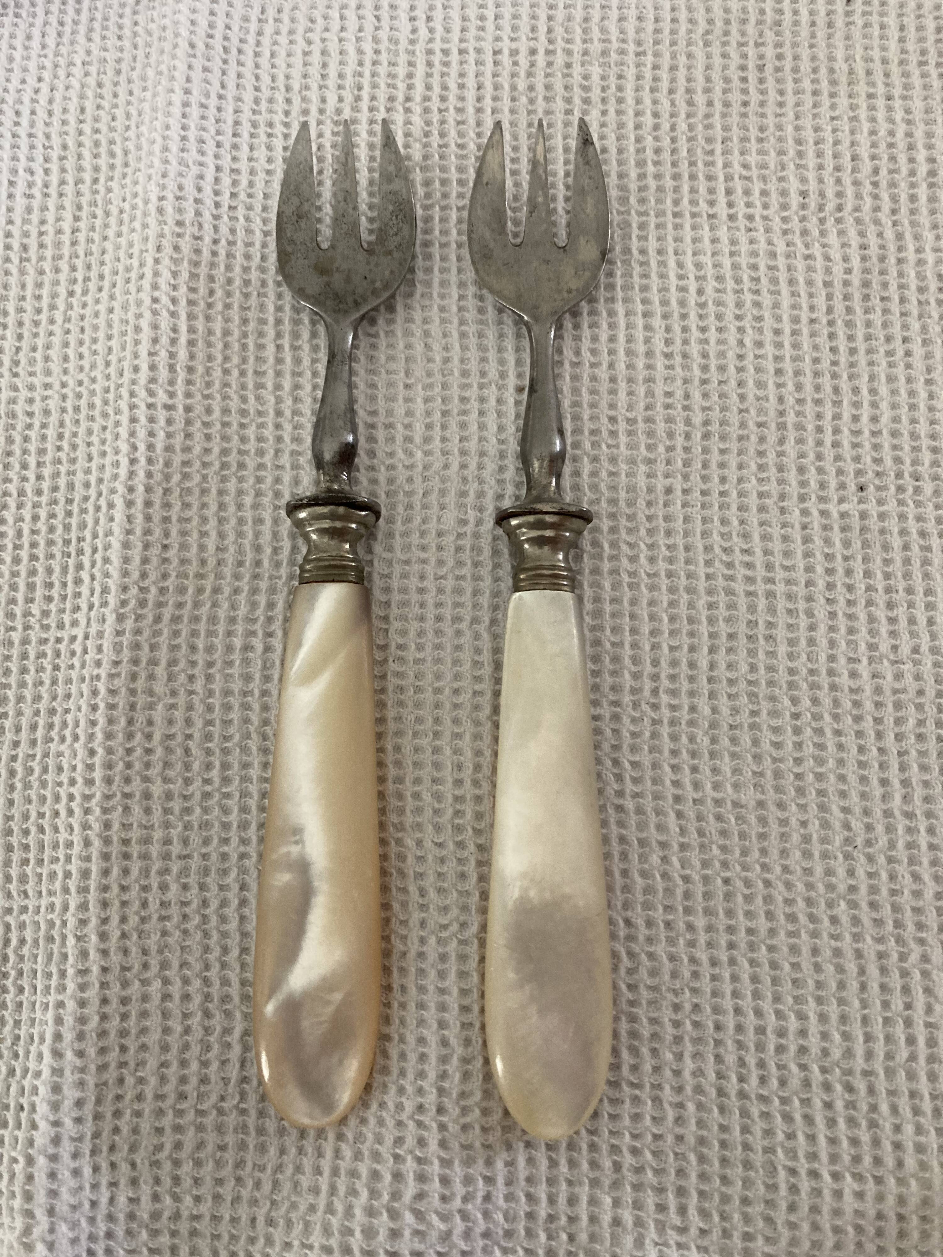 12 dessert forks in steel and mother-of-pearl