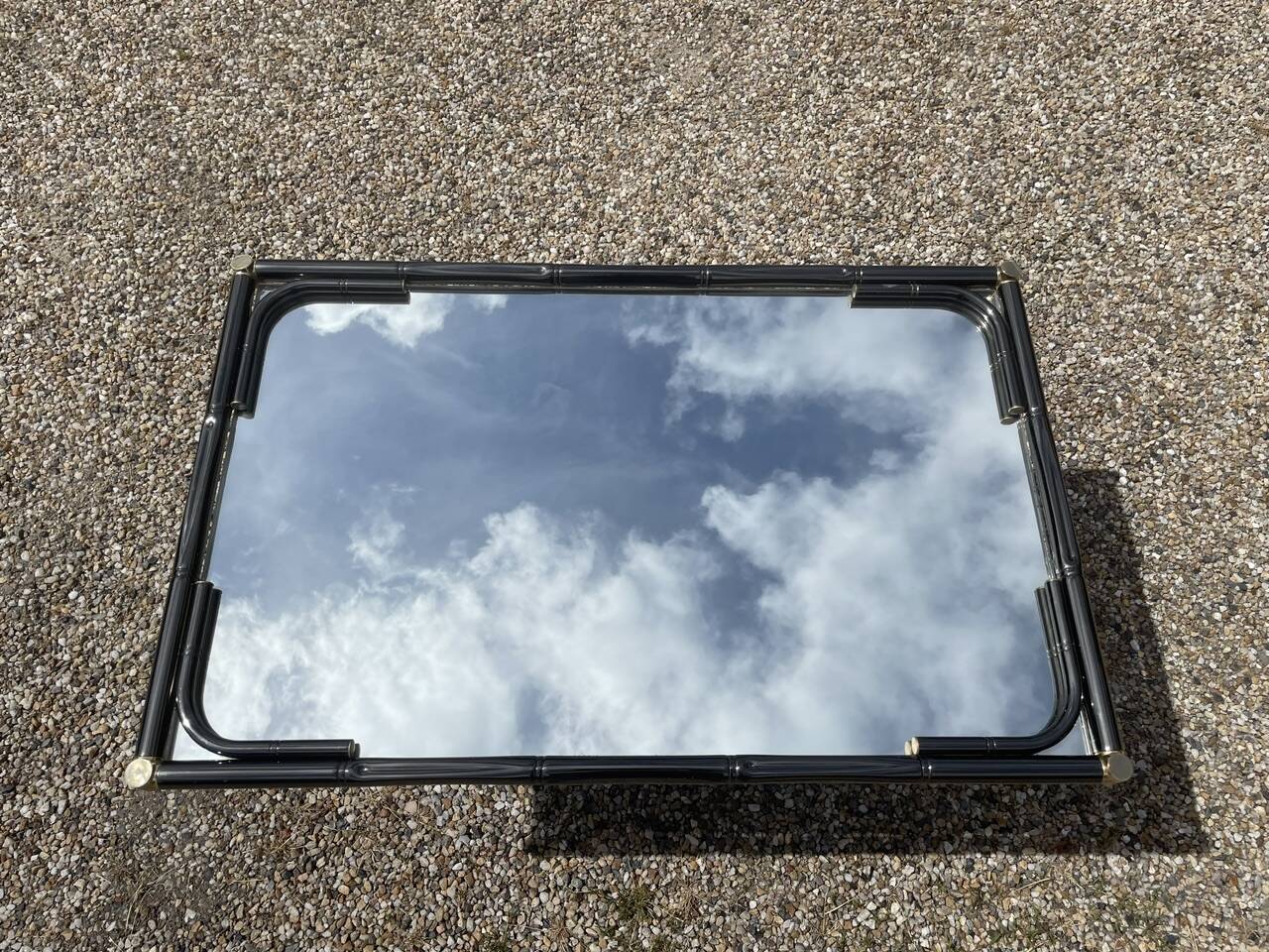 Vintage rectangular wall mirror in tubular metal and brass, 1970s/1980s.