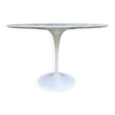Tulip-shaped table with beveled calacata marble top, 1970s edition