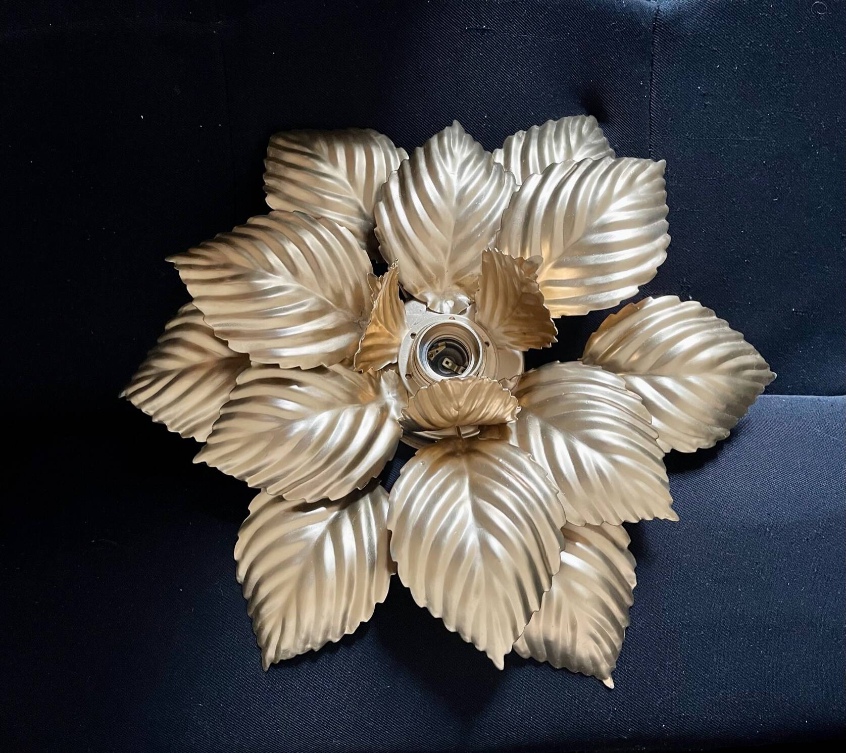 Golden flower wall lamp