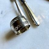 Openwork napkin ring in silver metal