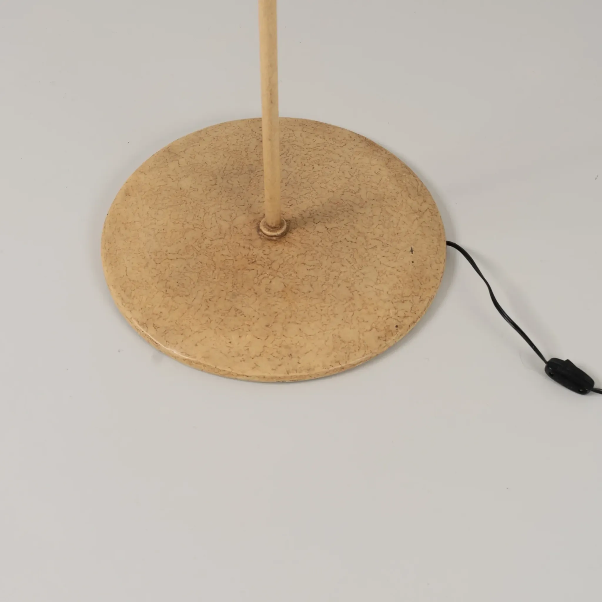 Lampe sur pied unique avec tige tissée