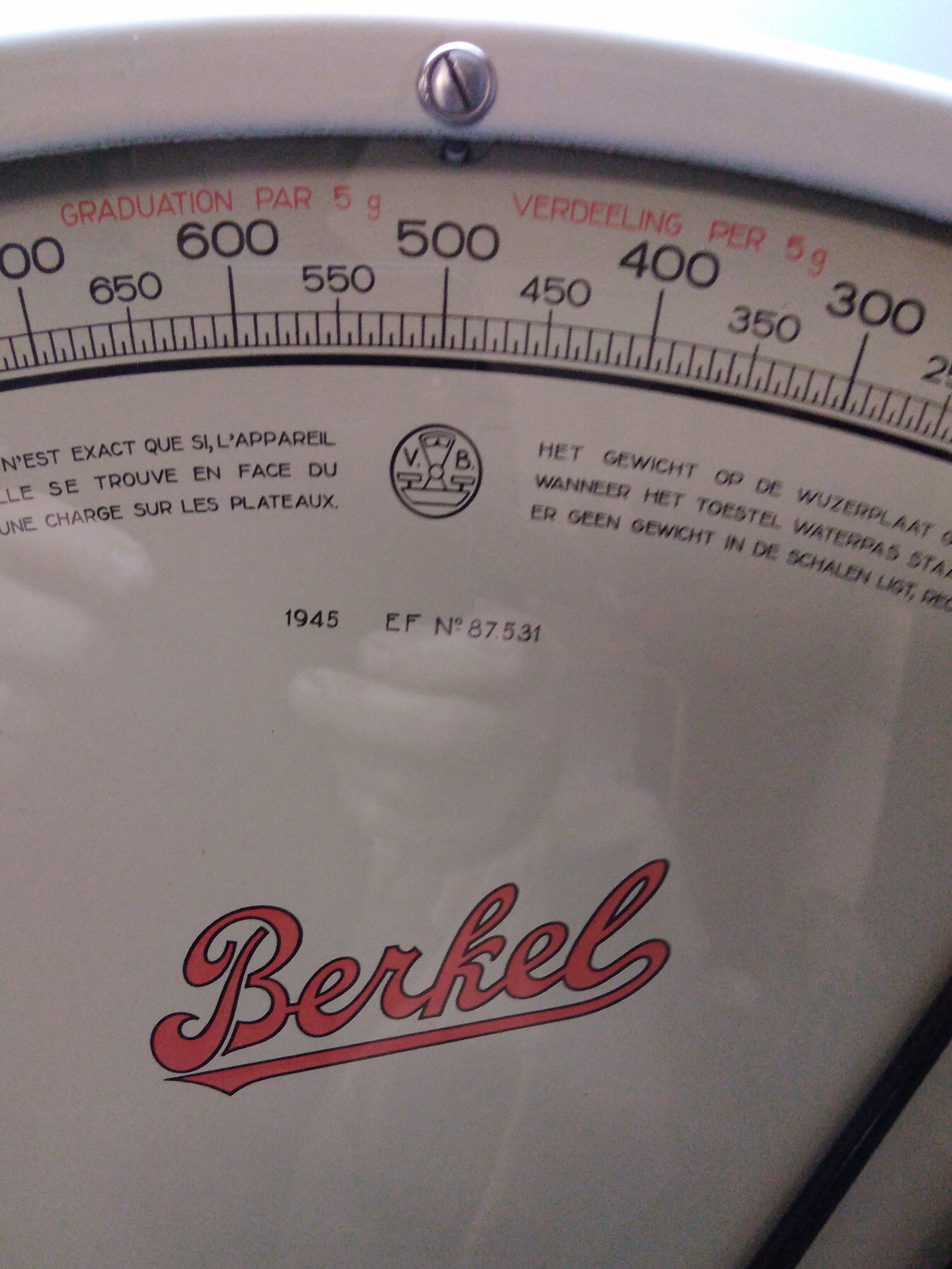 old BERKEL scale in enamelled cast iron from 1945