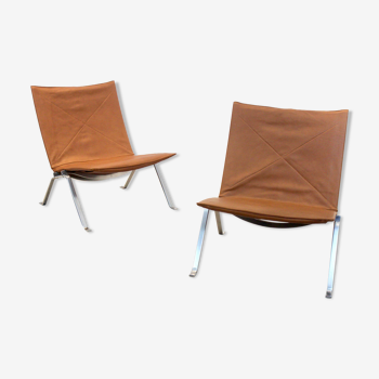 Pair of PK22 chairs in cognac leather by Poul Kjærholm for E Kold Christensen