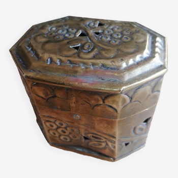 Small octagonal box brass indian style, openwork metal