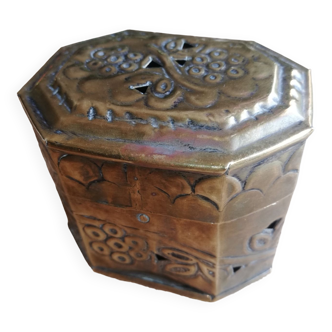 Petite boîte octogonale laiton style indien, métal ajouré