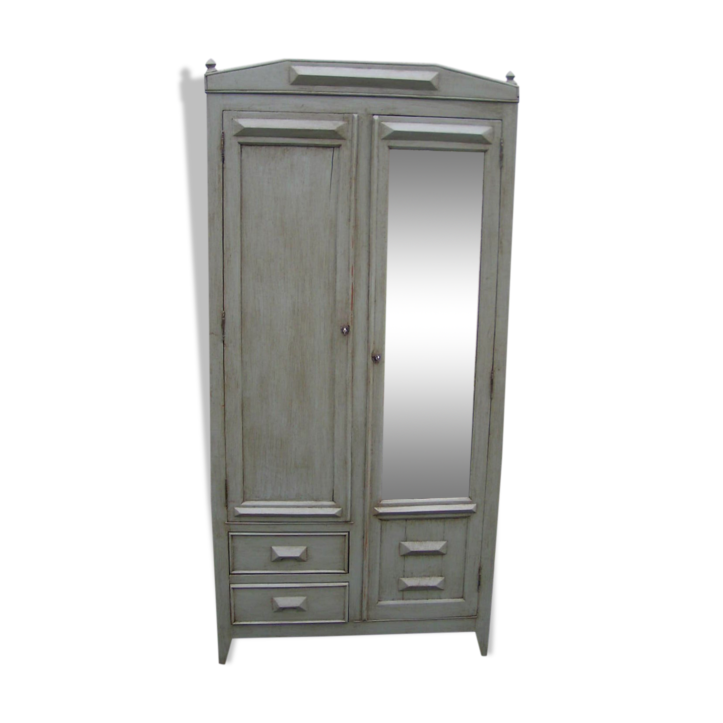 Armoire parisienne