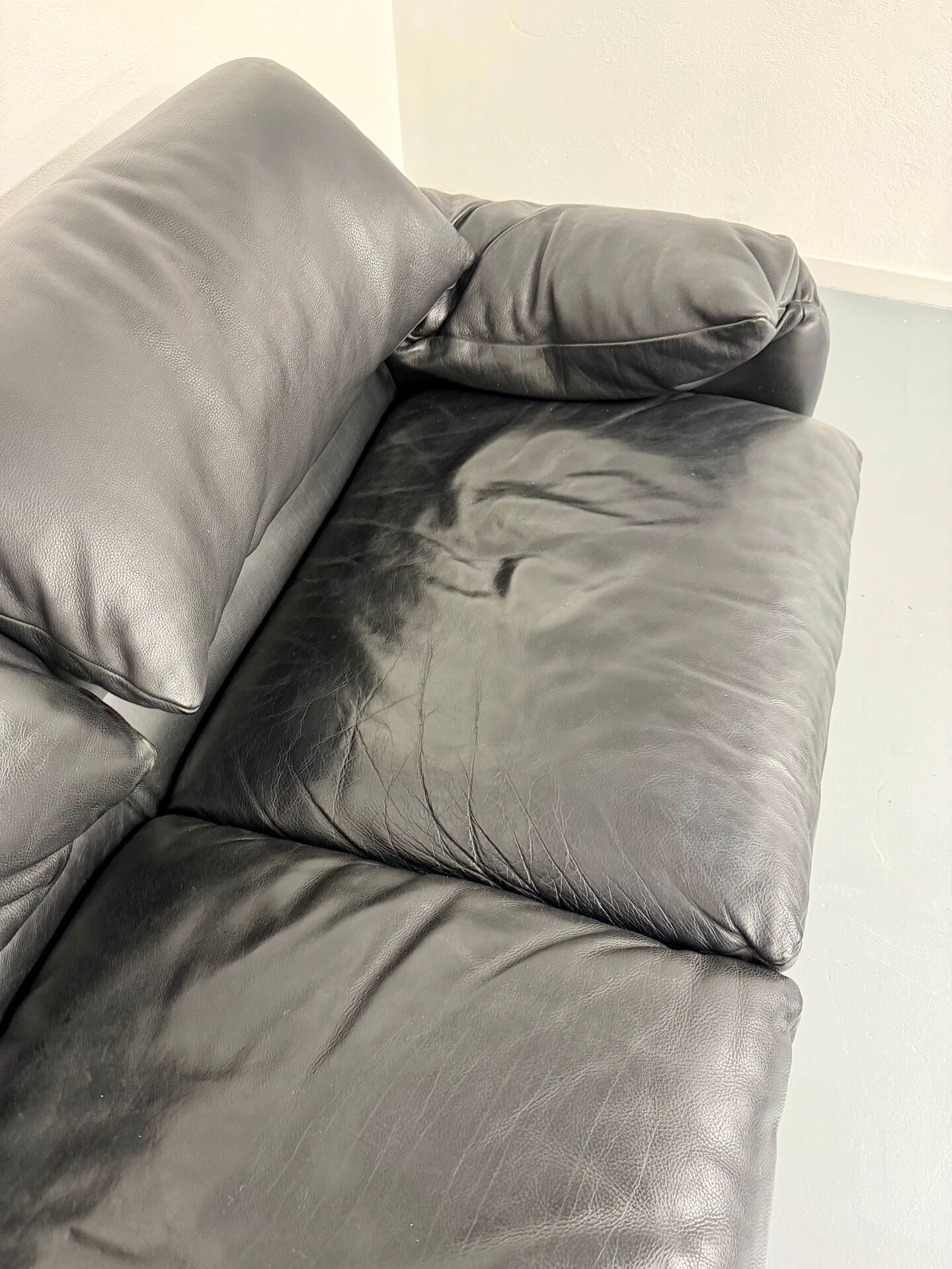Canapé maralunga design design Vico MAGISTRETTI Cassina en cuir noir