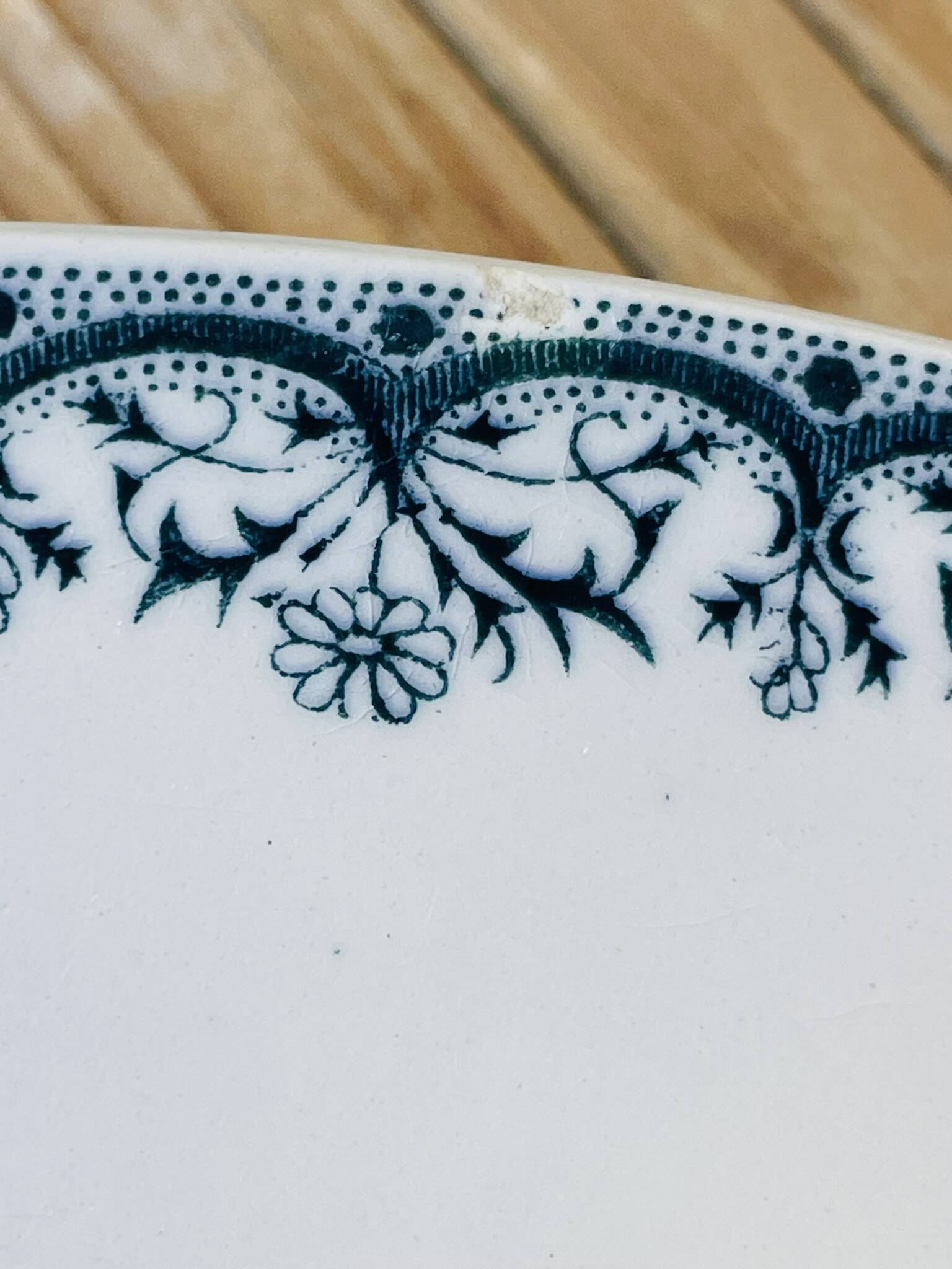 Set of 6 St. Amand & Hamage dinner plates