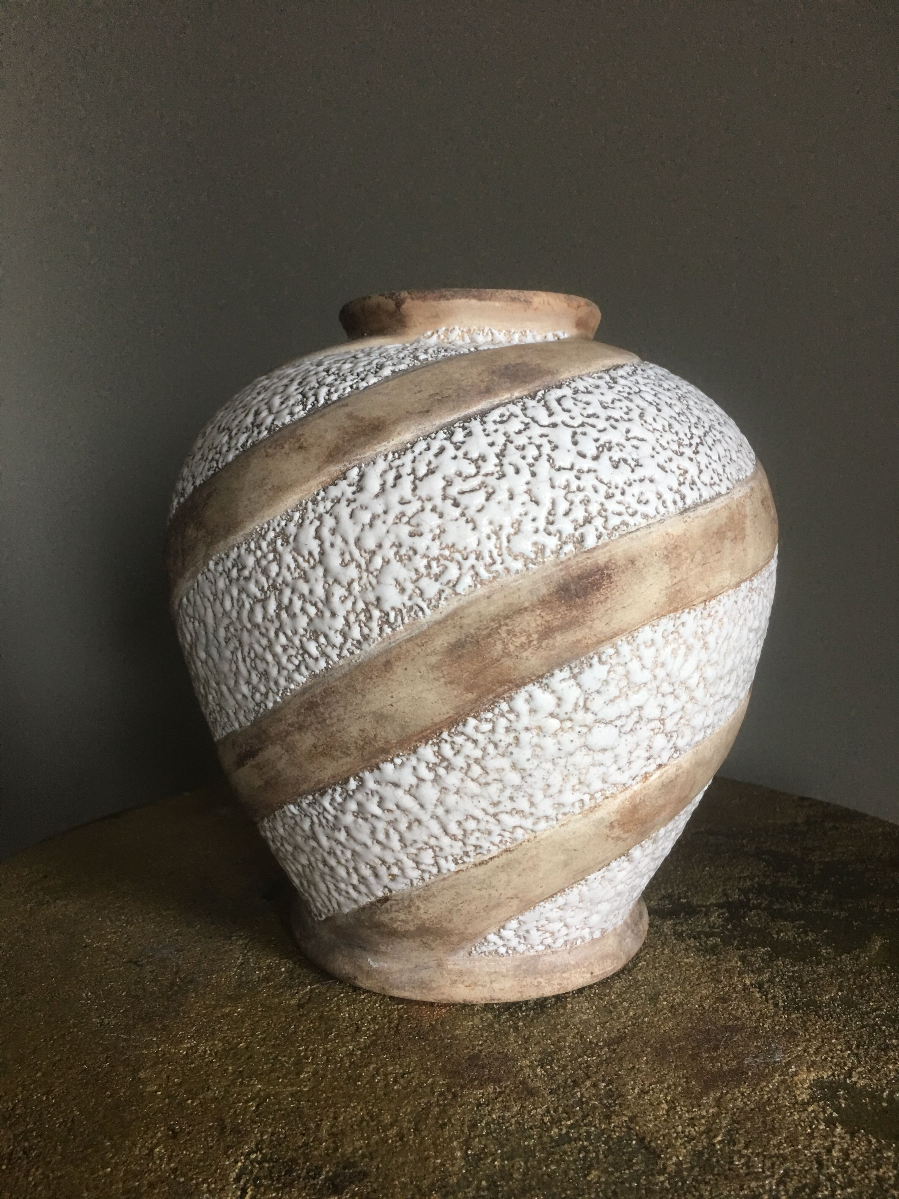 Vase art deco en faïence signé Odyv